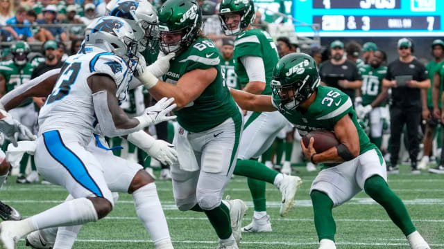 Jets' rookie Joe Tippmann (66) blocks for the run game